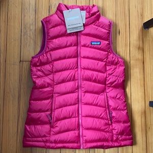 NWT Patagonia girls down vest - XL (14) cr…